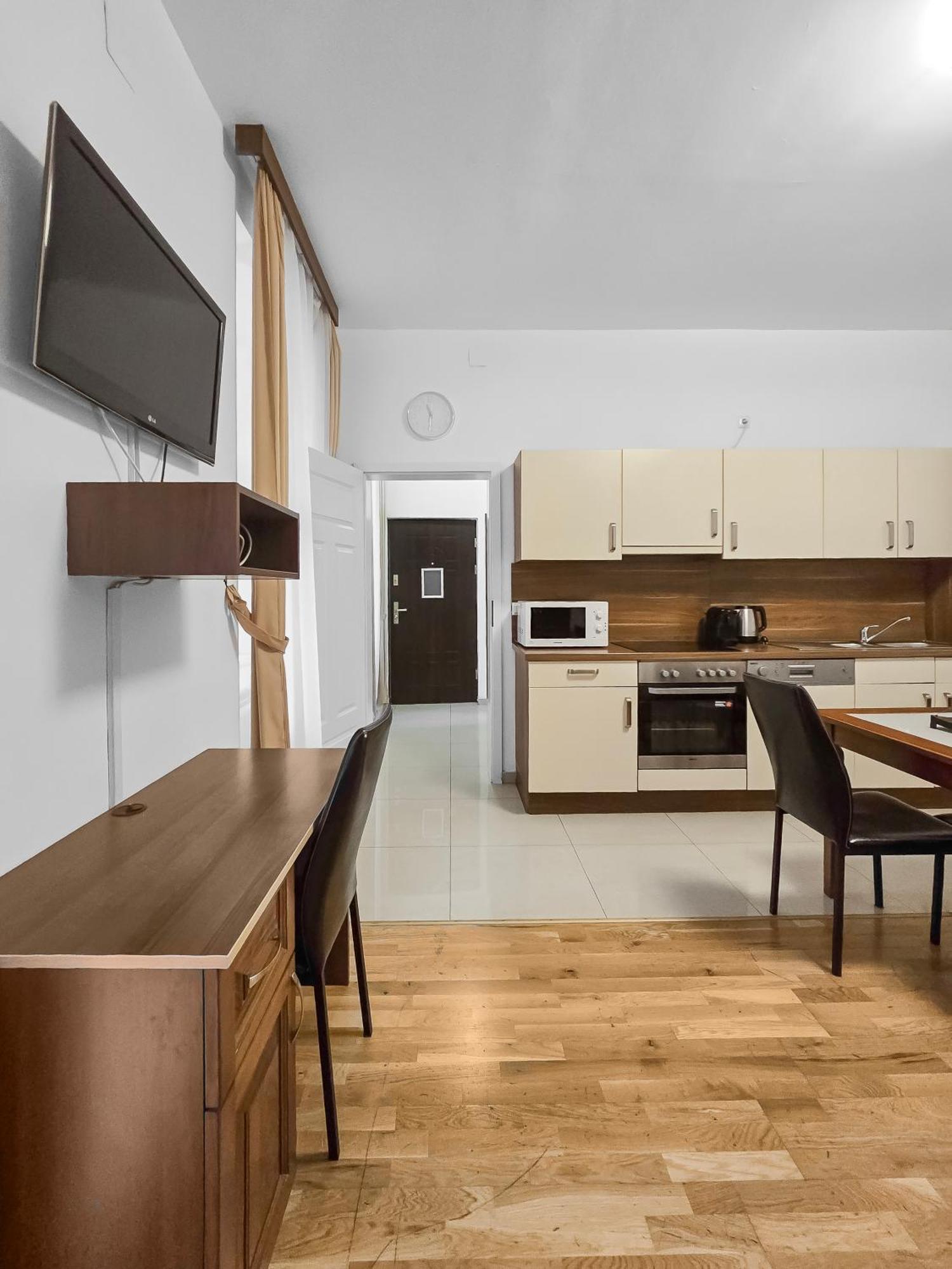Two-bedroom Balcony Retreat For 4 Near Millennium Tower Appartamento Vienna