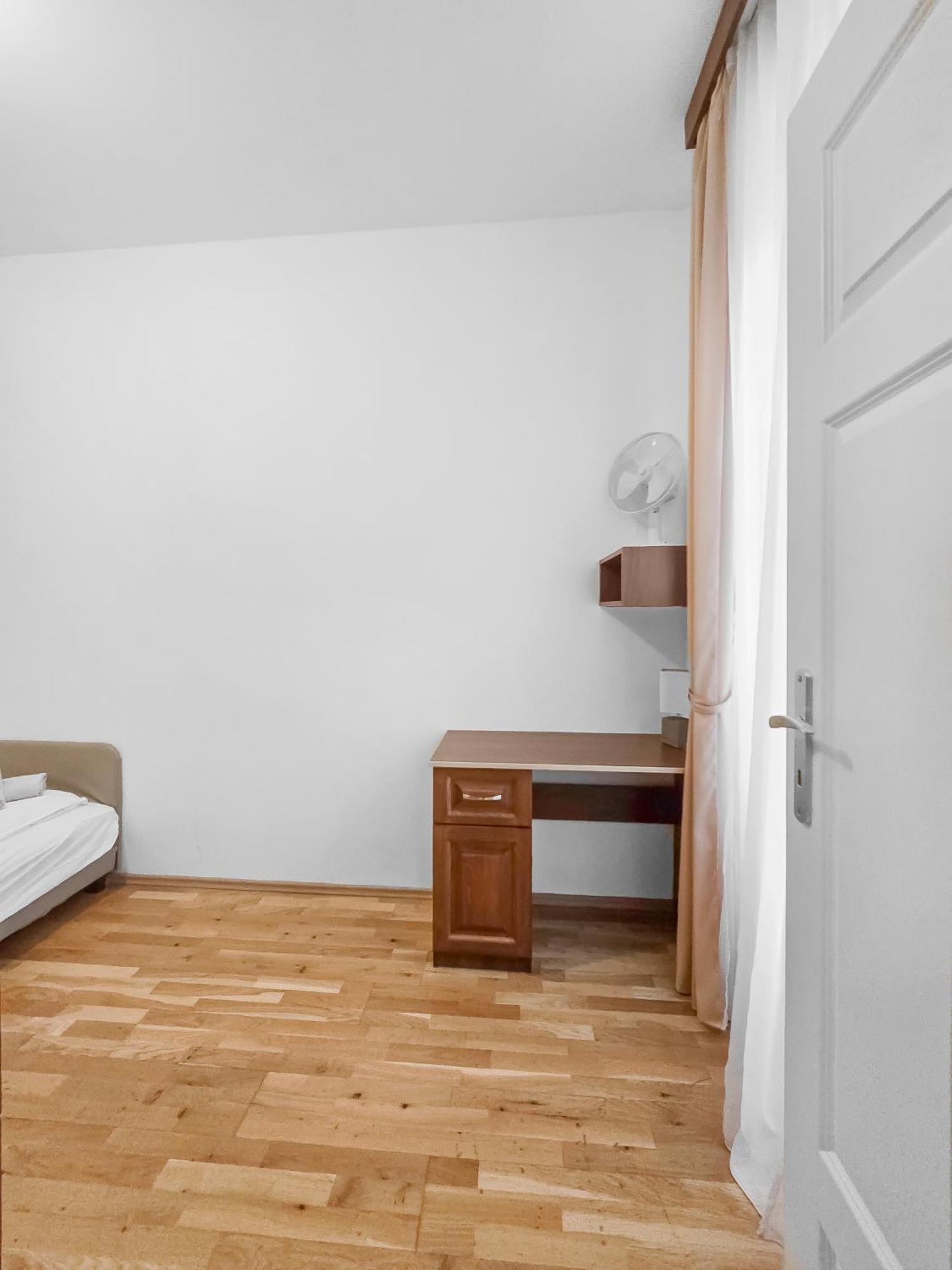 Appartamento Two-bedroom Balcony Retreat For 4 Near Millennium Tower