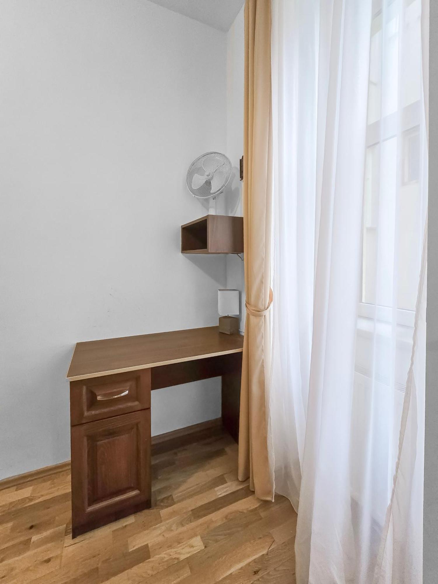 Two-bedroom Balcony Retreat For 4 Near Millennium Tower Appartamento *