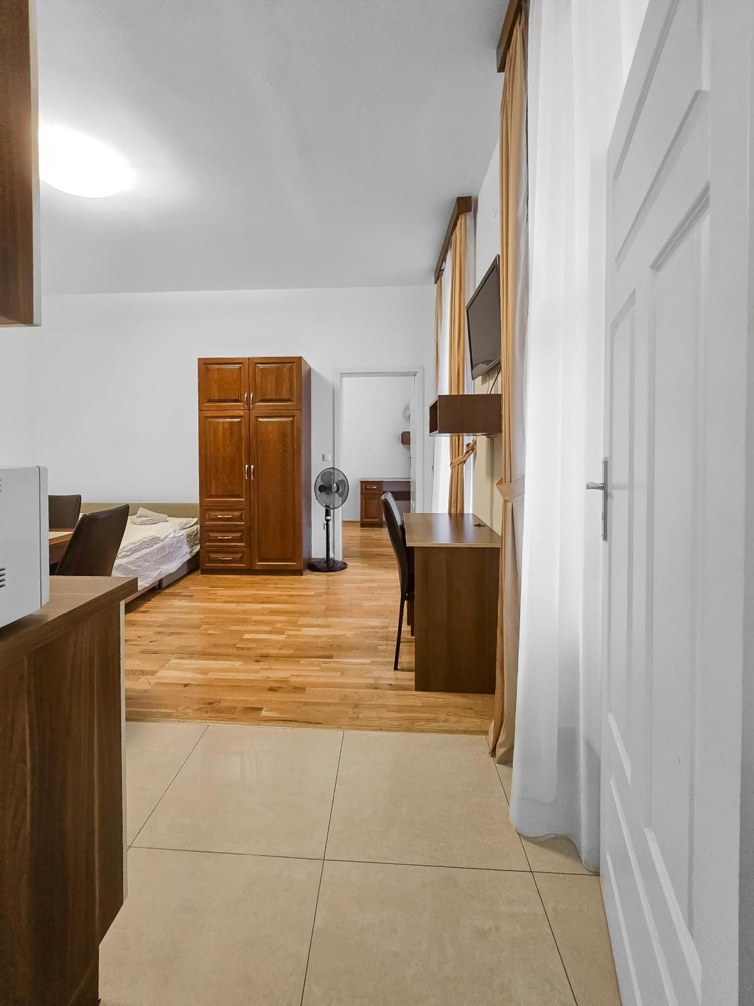 Two-bedroom Balcony Retreat For 4 Near Millennium Tower Appartamento Vienna